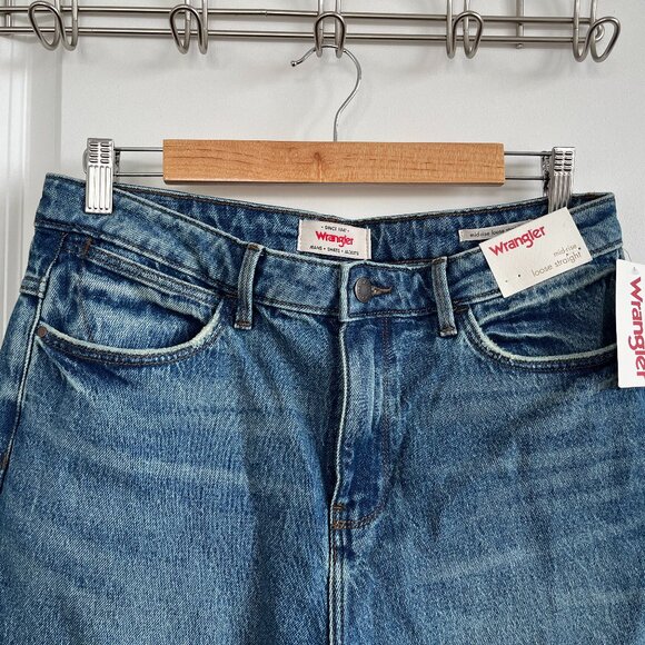WRANGLER~ Mid-Rise Loose Straight Blue Jean / Size 6 - Picture 3 of 8